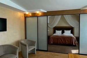 Пивденна Брама 25